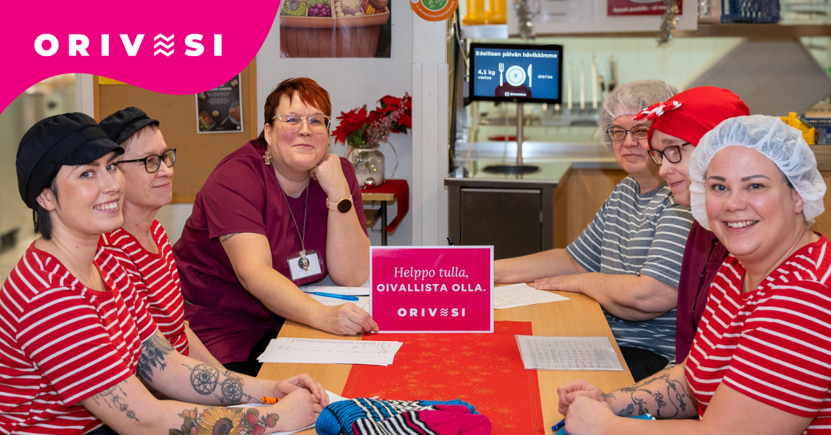 Ateriapalvelujen työntekijöitä.